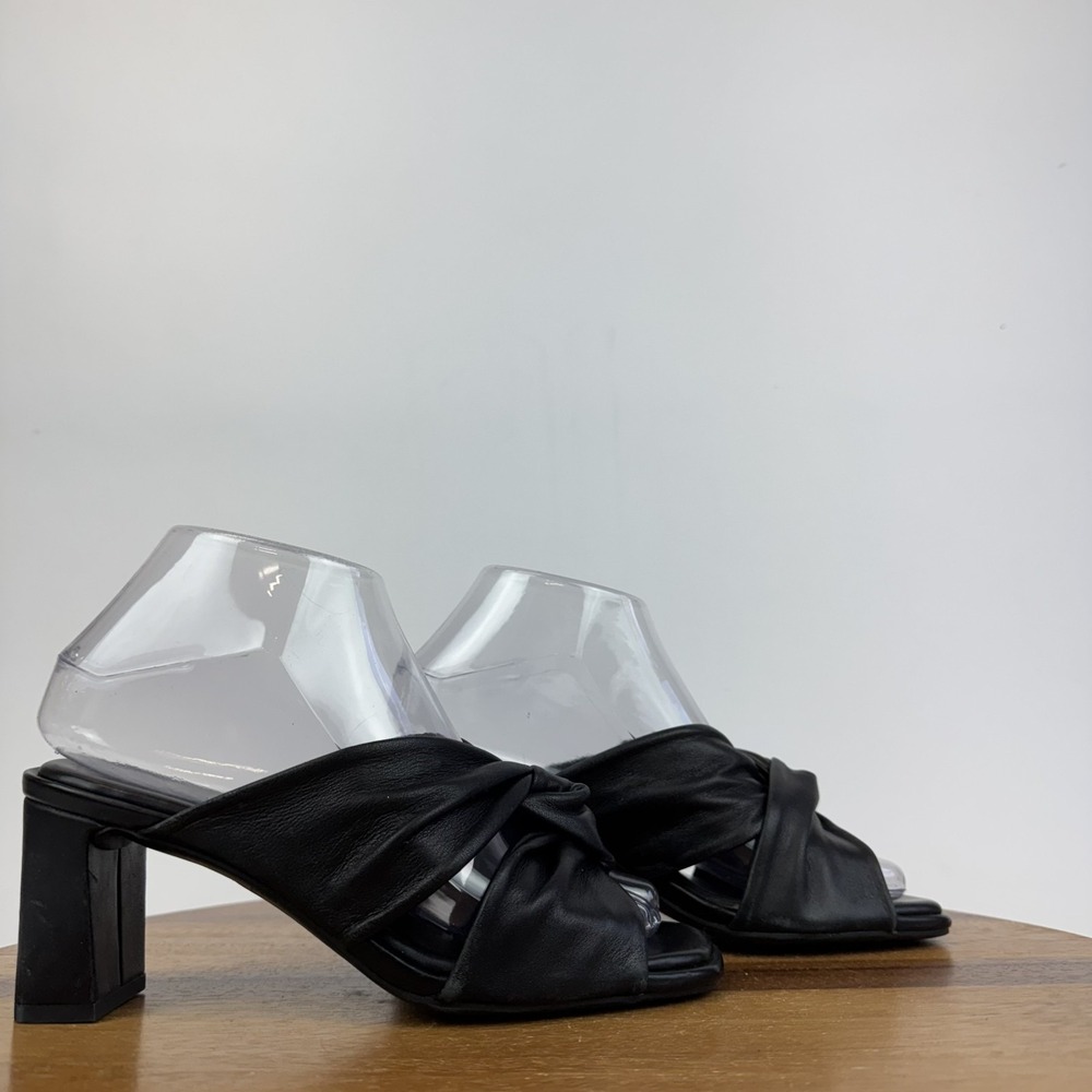New Womens Caslon Laurette Black‎ Leather Slip On Heeled Sandals Size 5.5 M NWOB